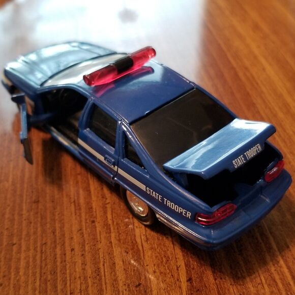 Wisconsin State Police Road Champs die cast police car 1:43 scale - Picture 9 of 11
